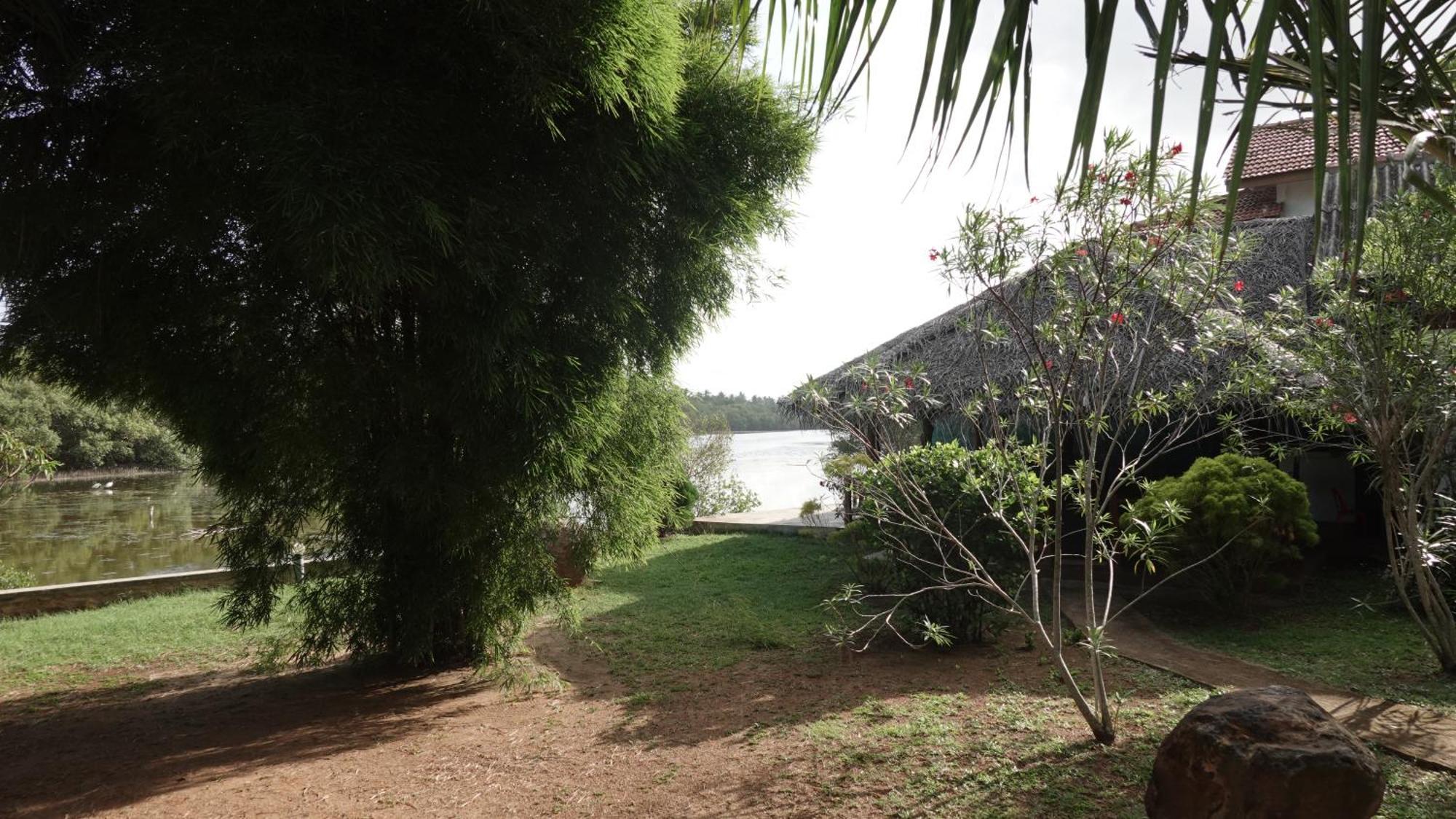 Salt Lake Cabanas & Restaurant Tangalle Exterior photo