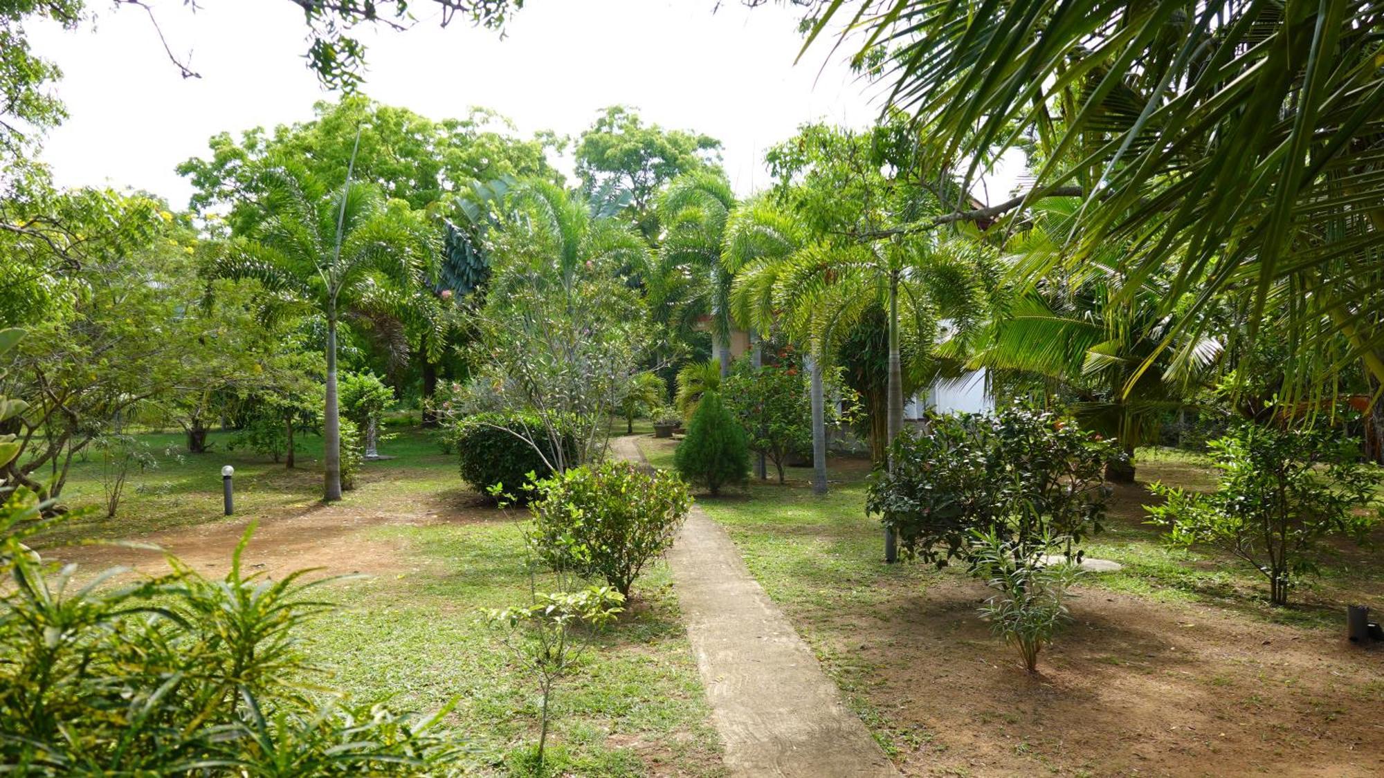 Salt Lake Cabanas & Restaurant Tangalle Exterior photo